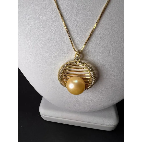Golden yellow cultured pearl pendant in gold over sterling silver with chain - Picture 7 of 11